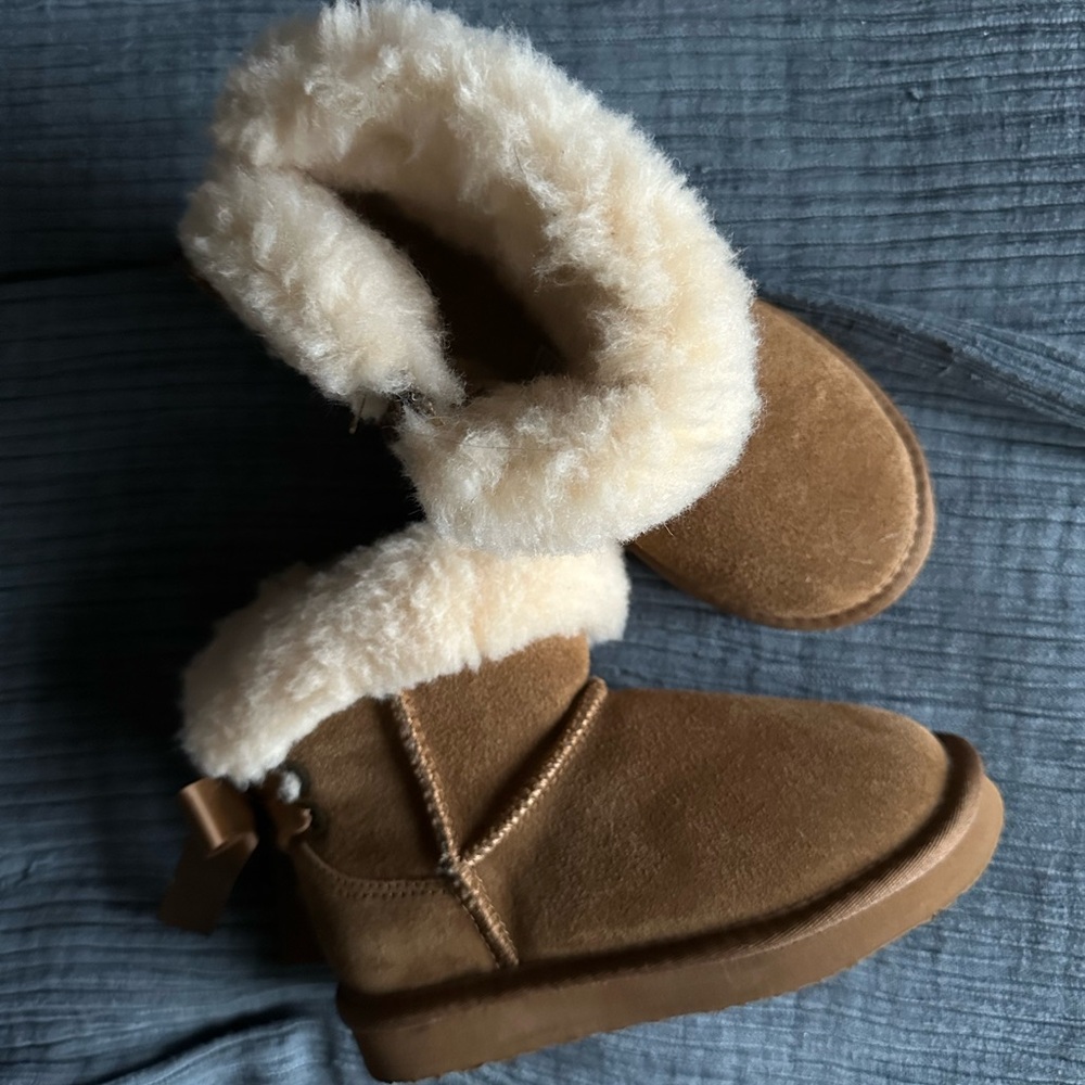 BearPaw Tan Kids Boots with Cream Fur
